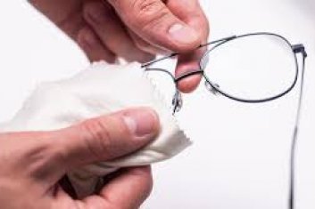 Gözlük Camları Nasıl Temizlenir ?